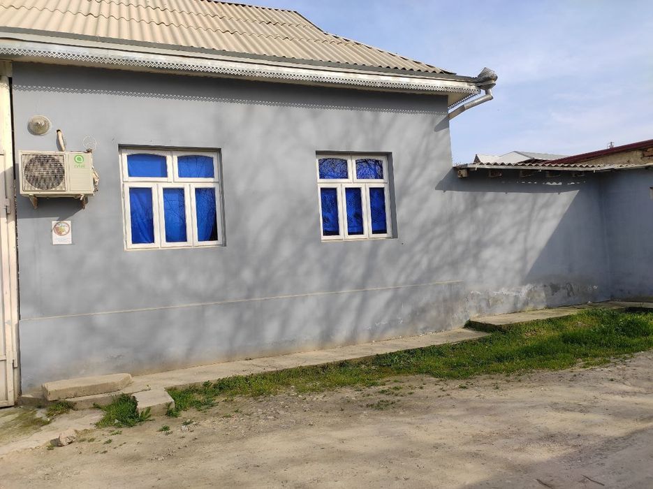 Shoʻrchi shahri markazida hamma sharoitga ega hovli sotiladi