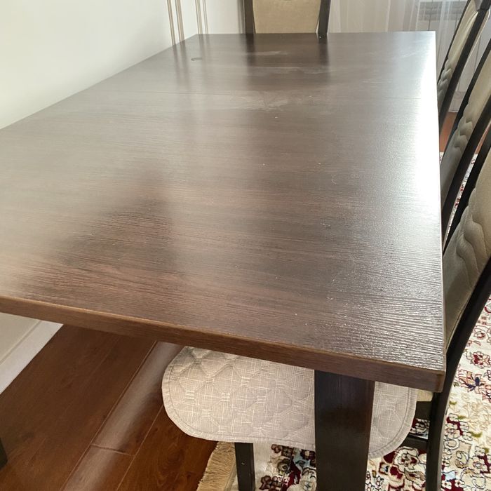 Продам стол без стульев для гостиной