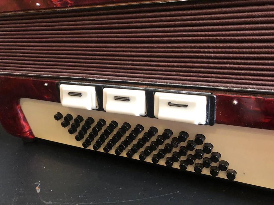 Аккордеон Weltmeister 3/4 [красно-перламутровый]