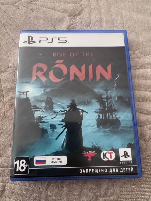 Игры на PS4: Uncharted, Resident Evil 3, Ronin.