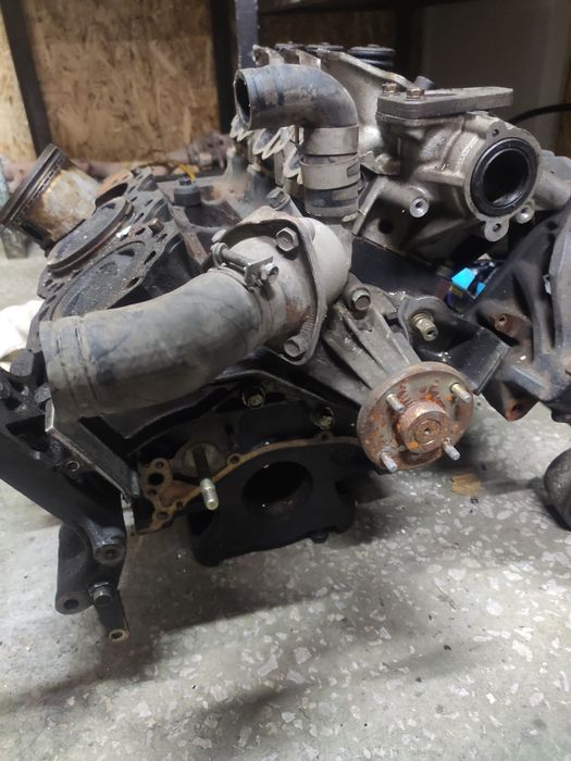 Продам блок двигателя от нисан честично