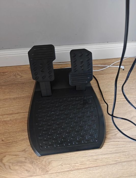 Volan thrustmaster t150