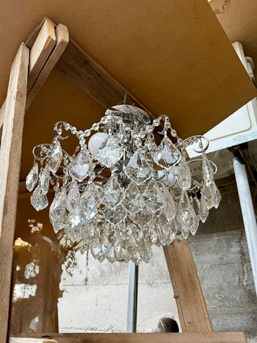 Продам новый люстры