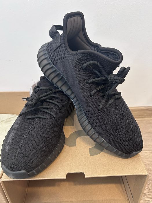 Adidas Yeezy Boost 350 V2 Onyx negri | Marimile 41 si 43