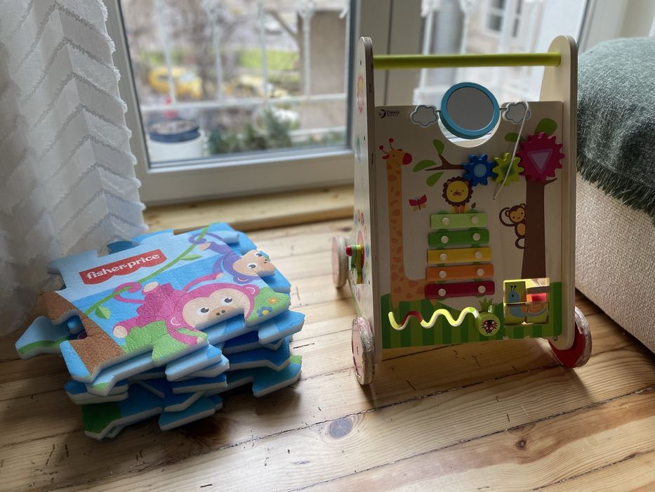 Дървена проходилка уокър на марката Classic World + подарък килимче