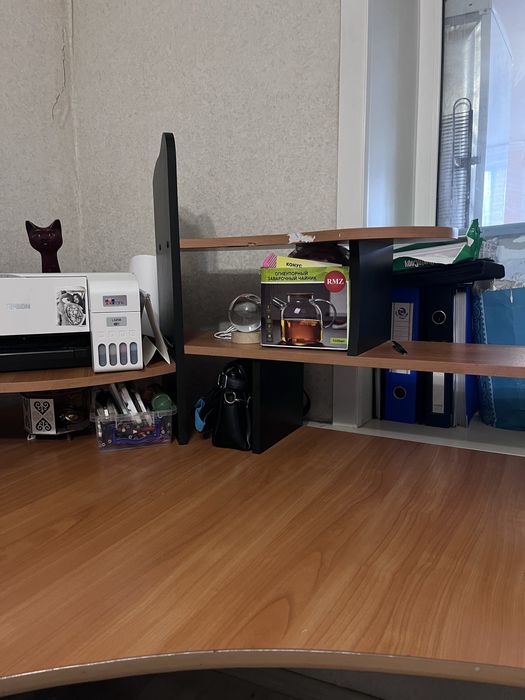 Компьютерный стол для учебы