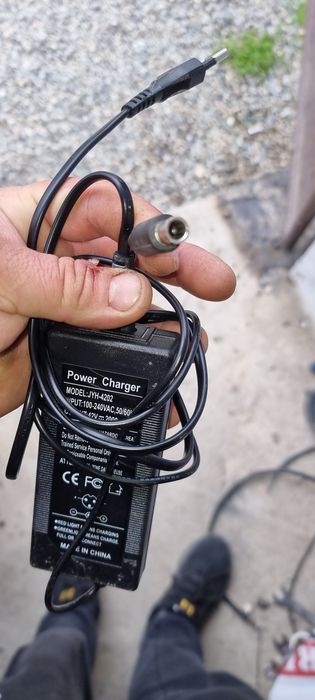 Incarcatoer trotineta electrica xiaomi