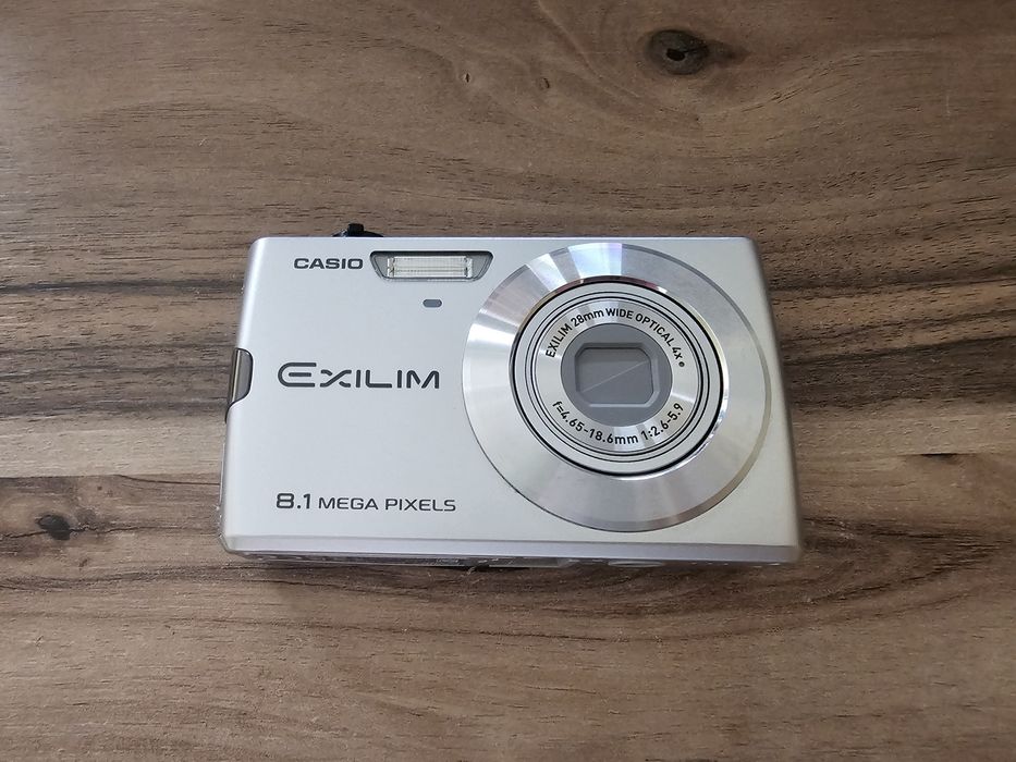 Камерка Casio Exilim EX-Z150 с оригинална батерия и подарък SD карта