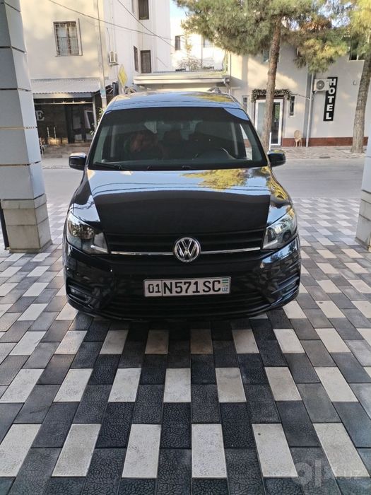 Volkswagen Caddy qora rang