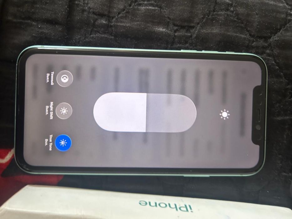 Продам СРОЧНО 2 айфона 11