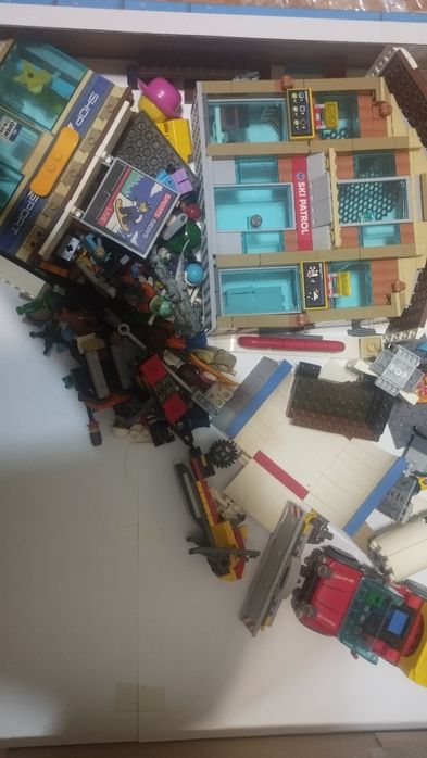 Продам конструкторы, игрушки.