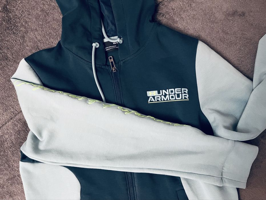 Дамско горнище under armour