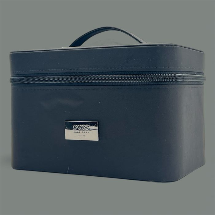 Hugo Boss ново куфарче за гримове