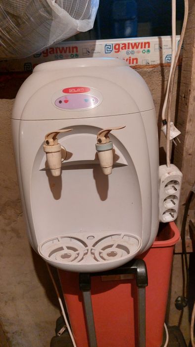 Продам диспенсер