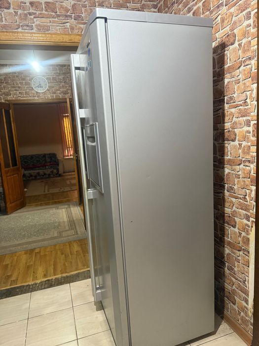 Холодильник Samsung в отличном состояний