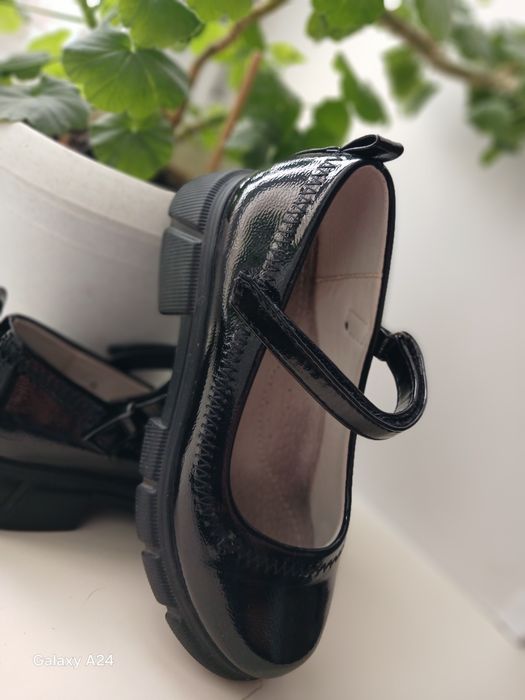 Продам туфли на девочку