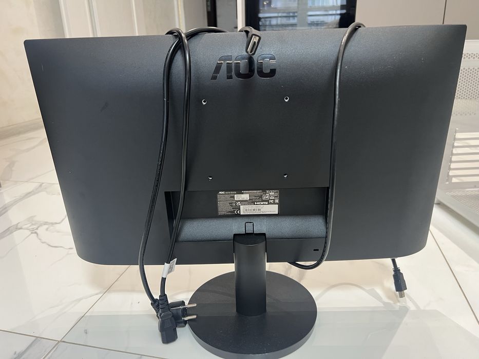 Гейминг монитор AOC на 100hz