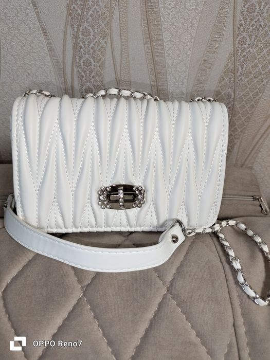 Продаётся красивая сумочка.