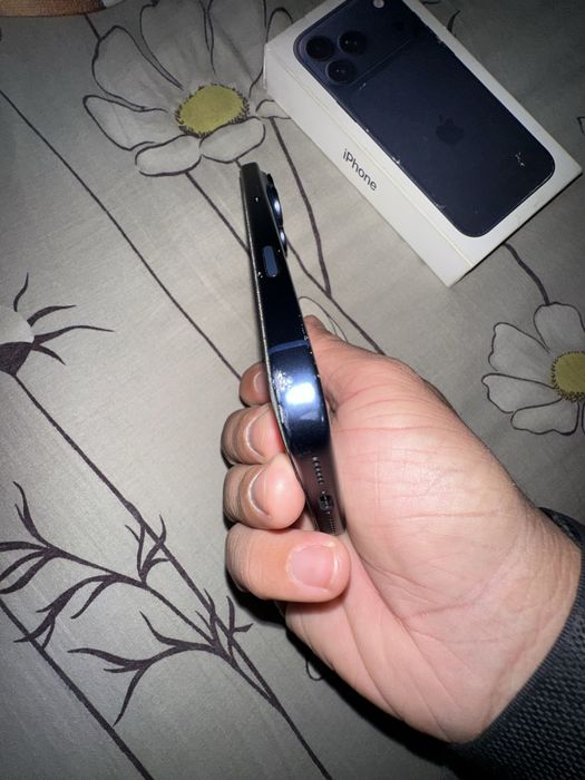 iPhone 17 pro max blue