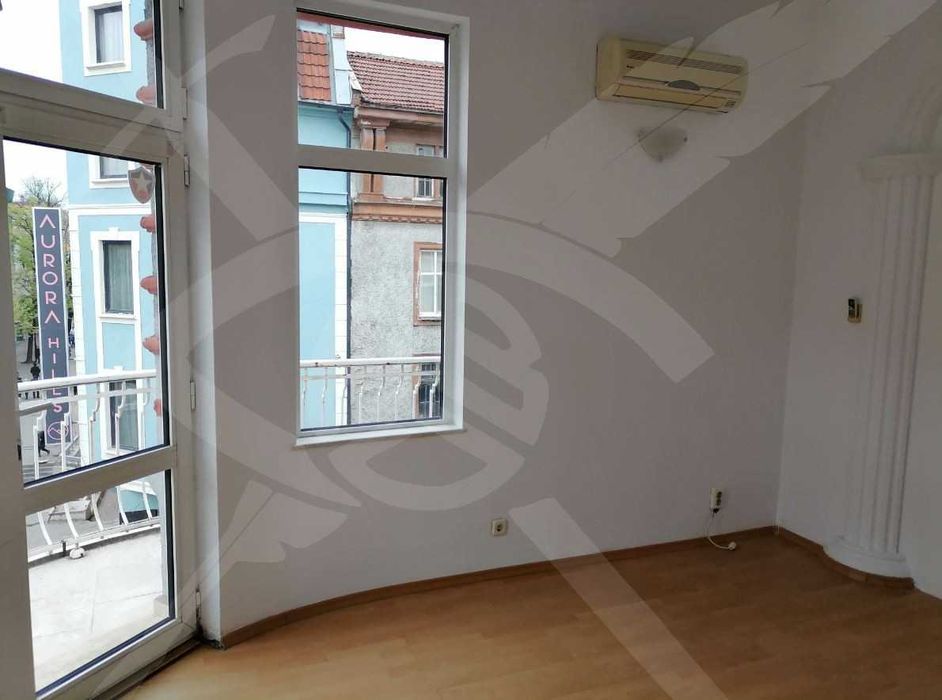 Продава се Тристаен апартамент в Пловдив, Център - 99 кв.м за 1839 €/кв.м - Снимка #2