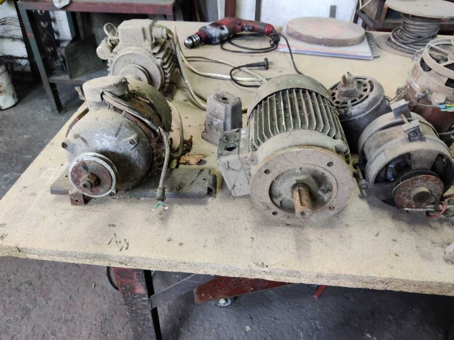 Vand motoare electrice trifazate/monofazate de diferite puteri