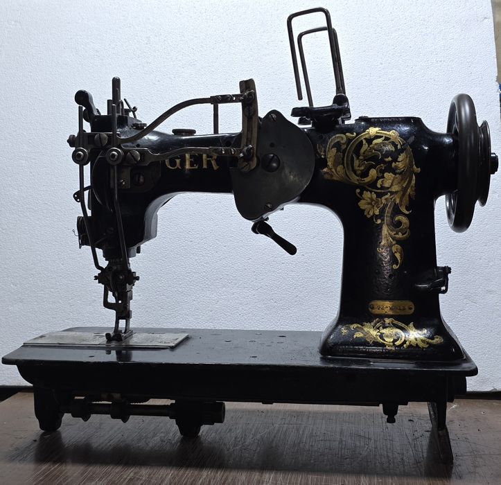Singer продаётся двухигольный швейная  машинка антиквариат или для кол