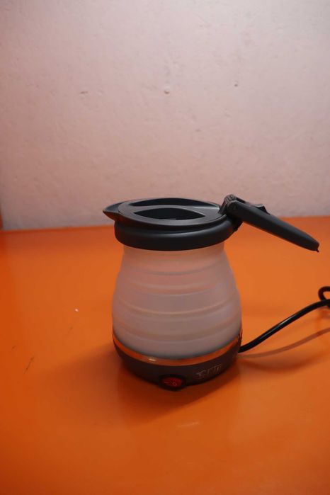 Adler AD1279 Сгъваема електрическа кана, 0,6 л, 750 W, силиконова, без BPA
