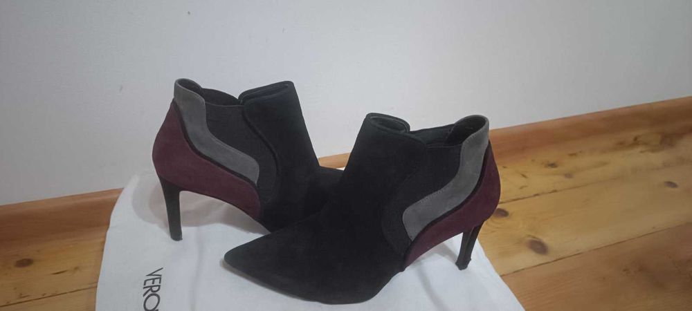 Дамски боти на ток