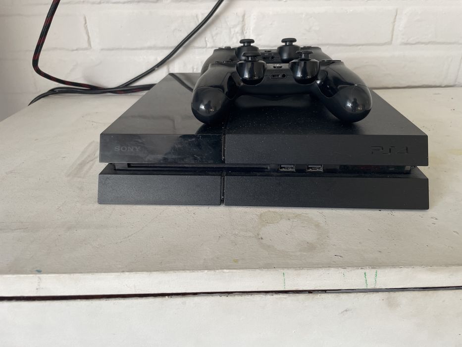 PlayStation 4 Fat + 2 геймпада + Игры