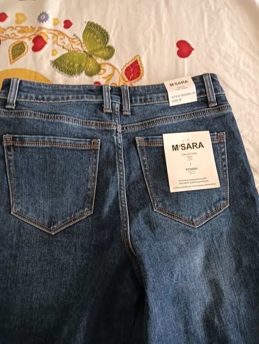 Blugi cu eticheta