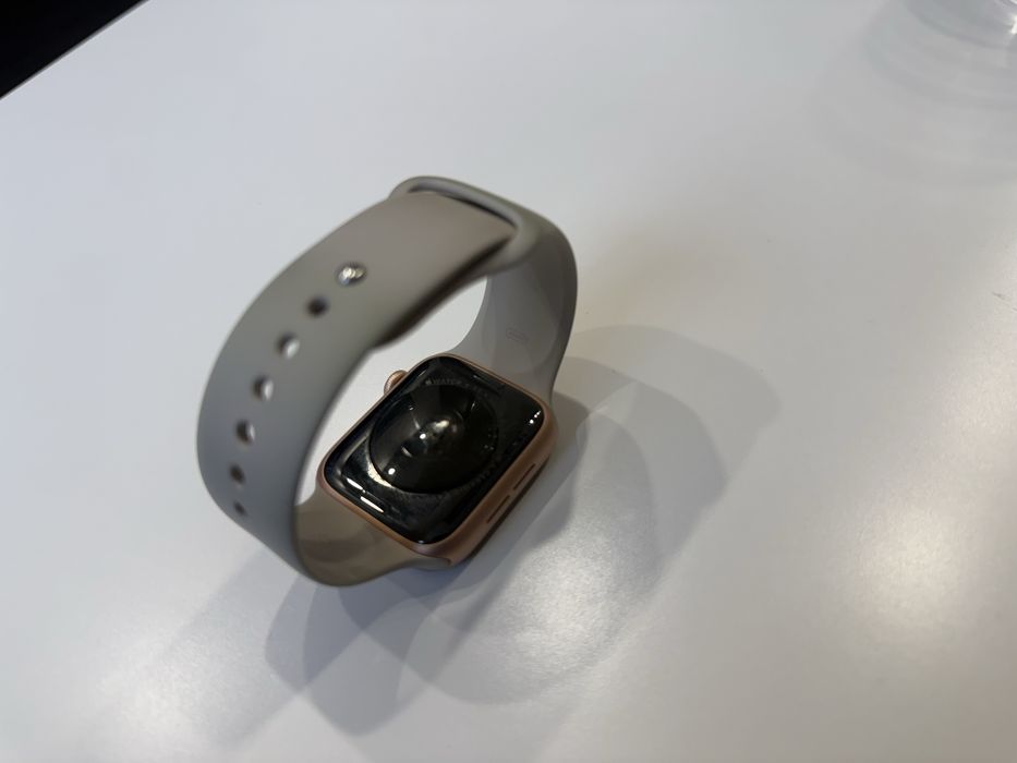 I Watch SE 44mm. Aluminium