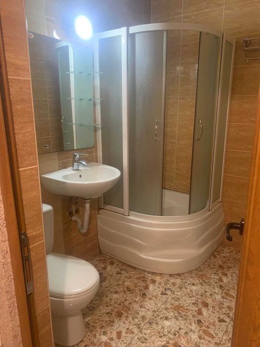 Închiriez apartament
