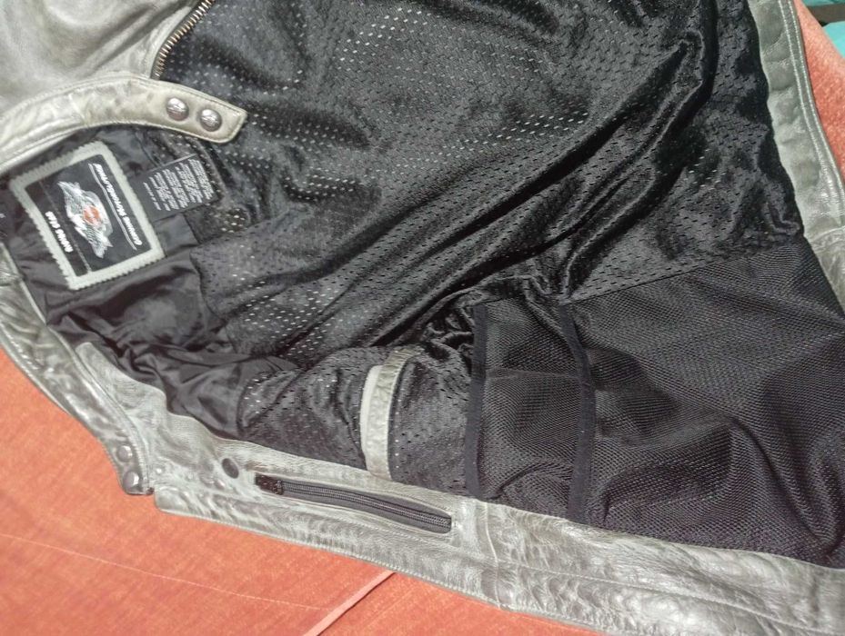 Vând geaca Harley Davidson pt barbati