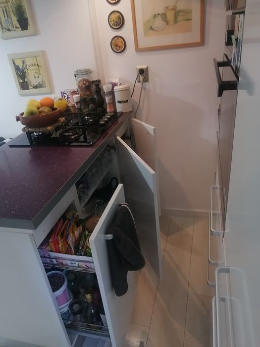 Mobila de bucatarie complexa  de marime mai micuța cu insula făcută la comanda +chiuveta