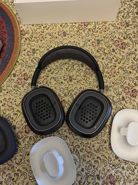 AirPods Max 1 version