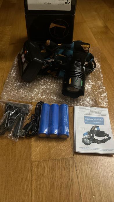 Lanterna de cap cu acumulatori noua