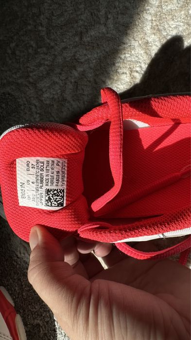 Кроссовки женские