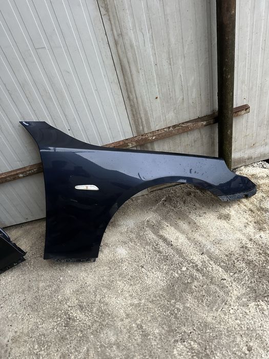 Aripa stanga fata BMW Seria 5 E60 E61 520d 525d 530d aripa dreapta fata Bmw Seria 5 E60 E61 monacoblau metallic