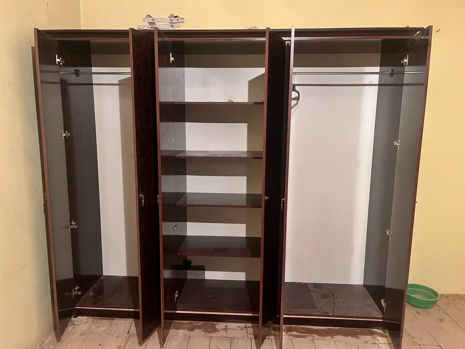 Shkaf va trimo sotiladi