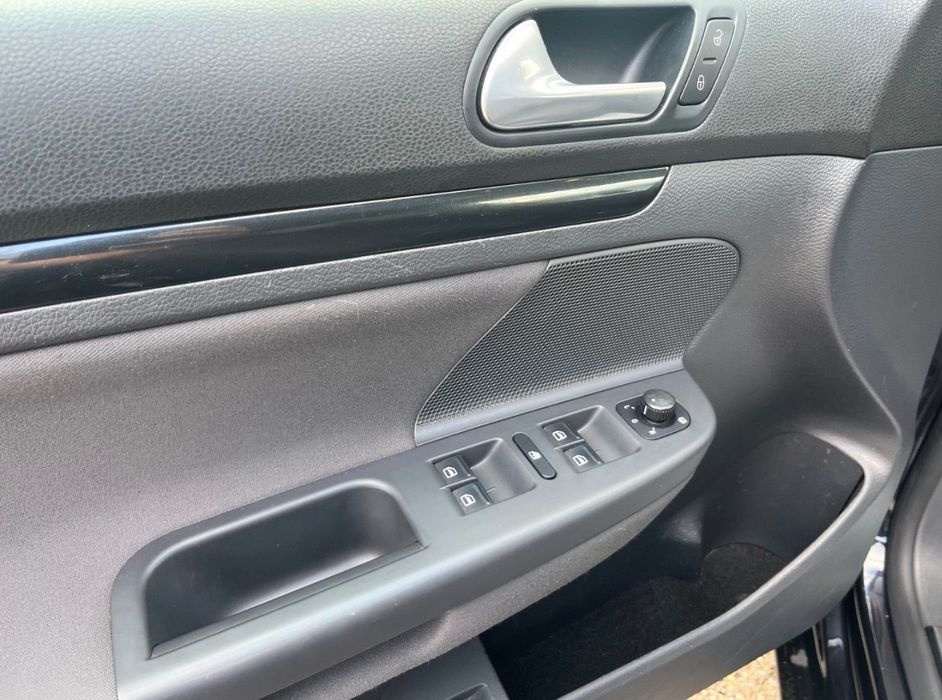 Продавам Голф 5 2.0tdi 140кс на ЧАСТИ, както и ВСЯКАКВИ други голф 5ци