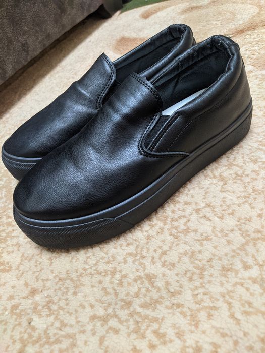 Tufli yangi sotiladi