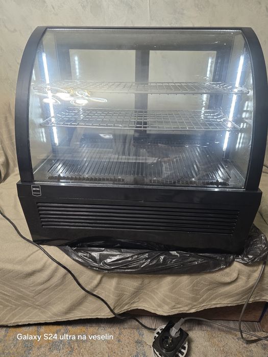 Настолна хладилна витрина