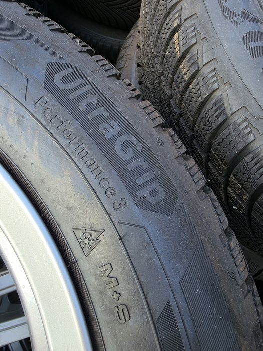 2 бр зимни 215/60/16 Goodyear дот 2024г