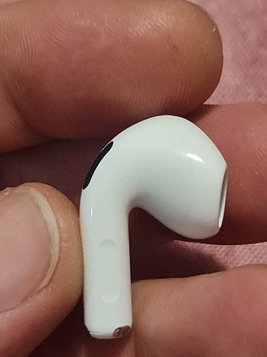 Airpods 4 casca dreapta