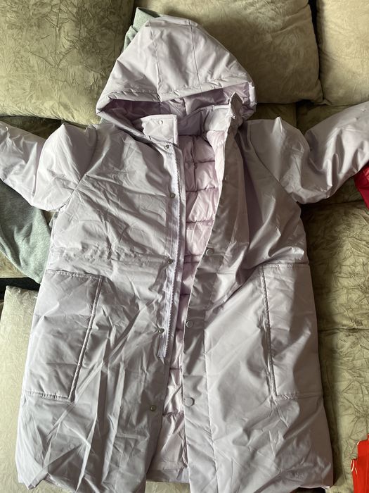 Продам новую куртку на девочку