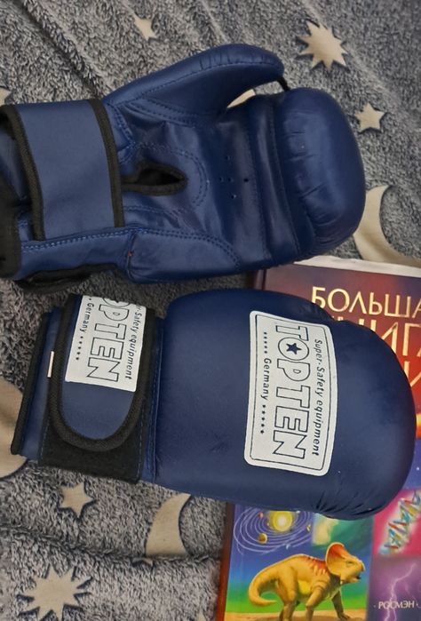 Боксёрские перчатки