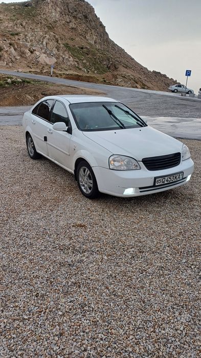 Ласетти 1.8 сотилади