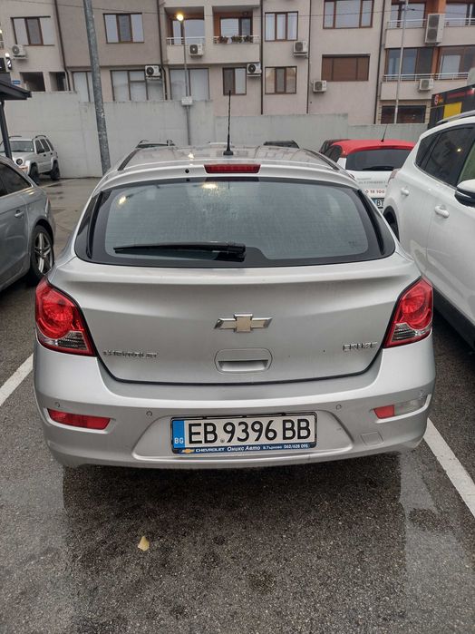 Продавам "Шевролет Круз"