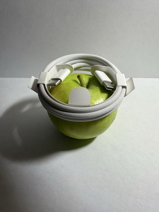 Оригинальный адаптер питания и кабель Apple USB-C