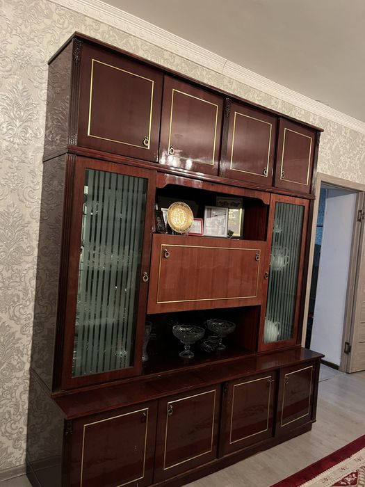 Шифоньер,сервант